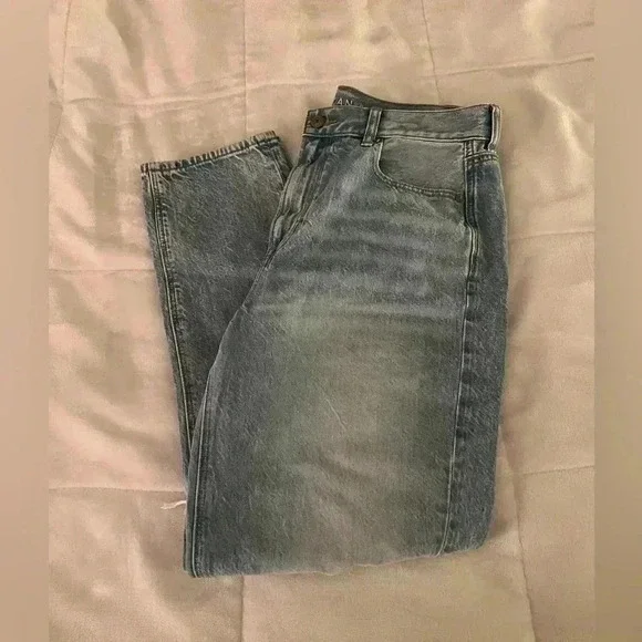 American Eagle Size 8R Ripped Light Wash Mom Jeans - Picture 5 of 5